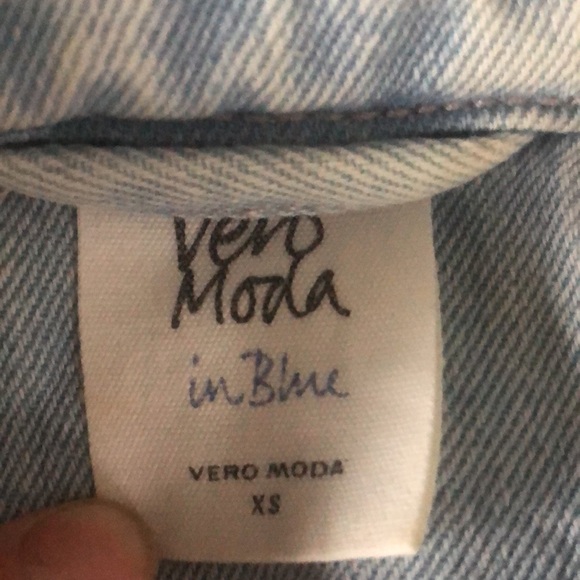 Jean jacket - Picture 2 of 4